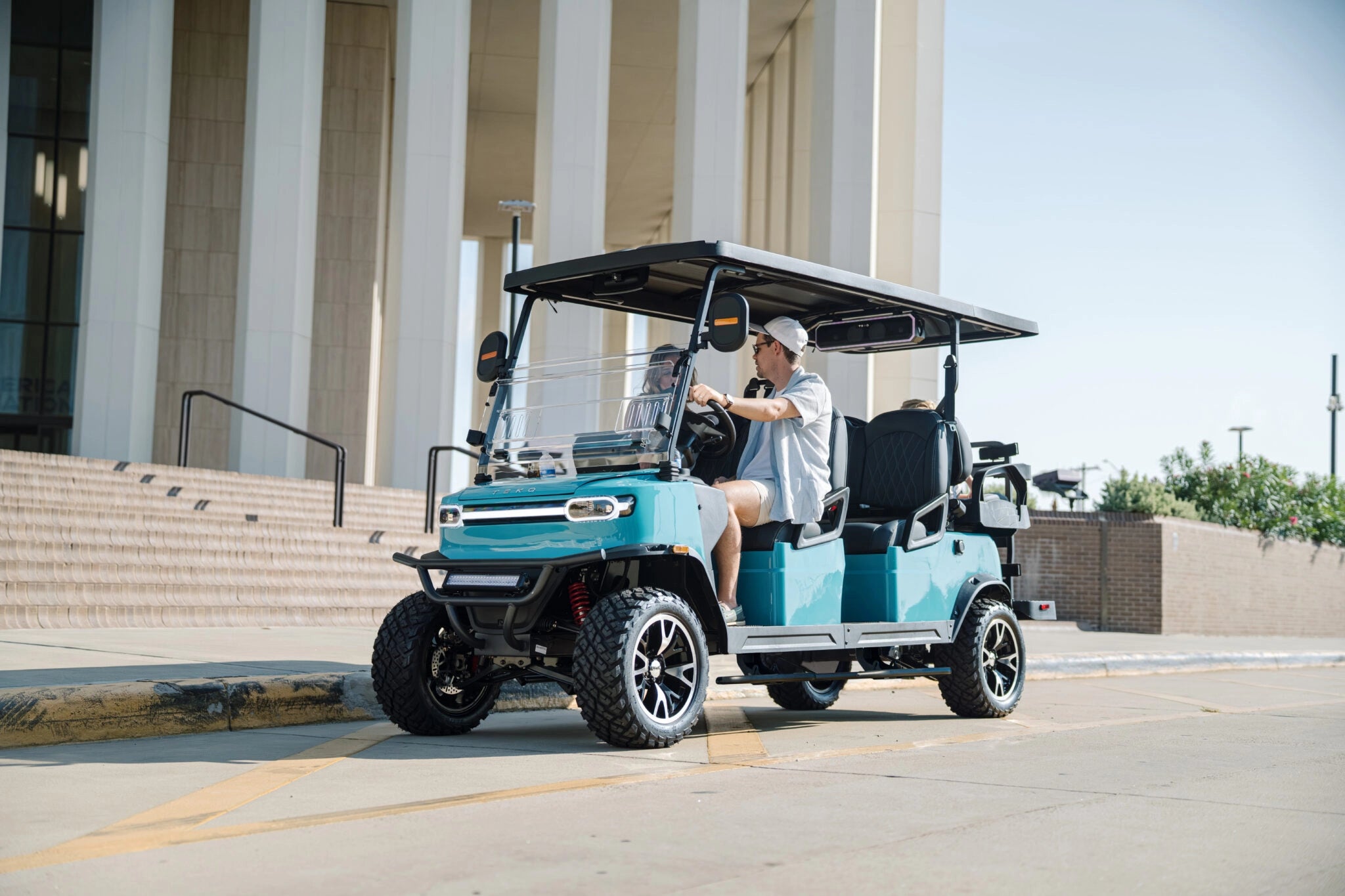 Six-passenger lithium electric cart