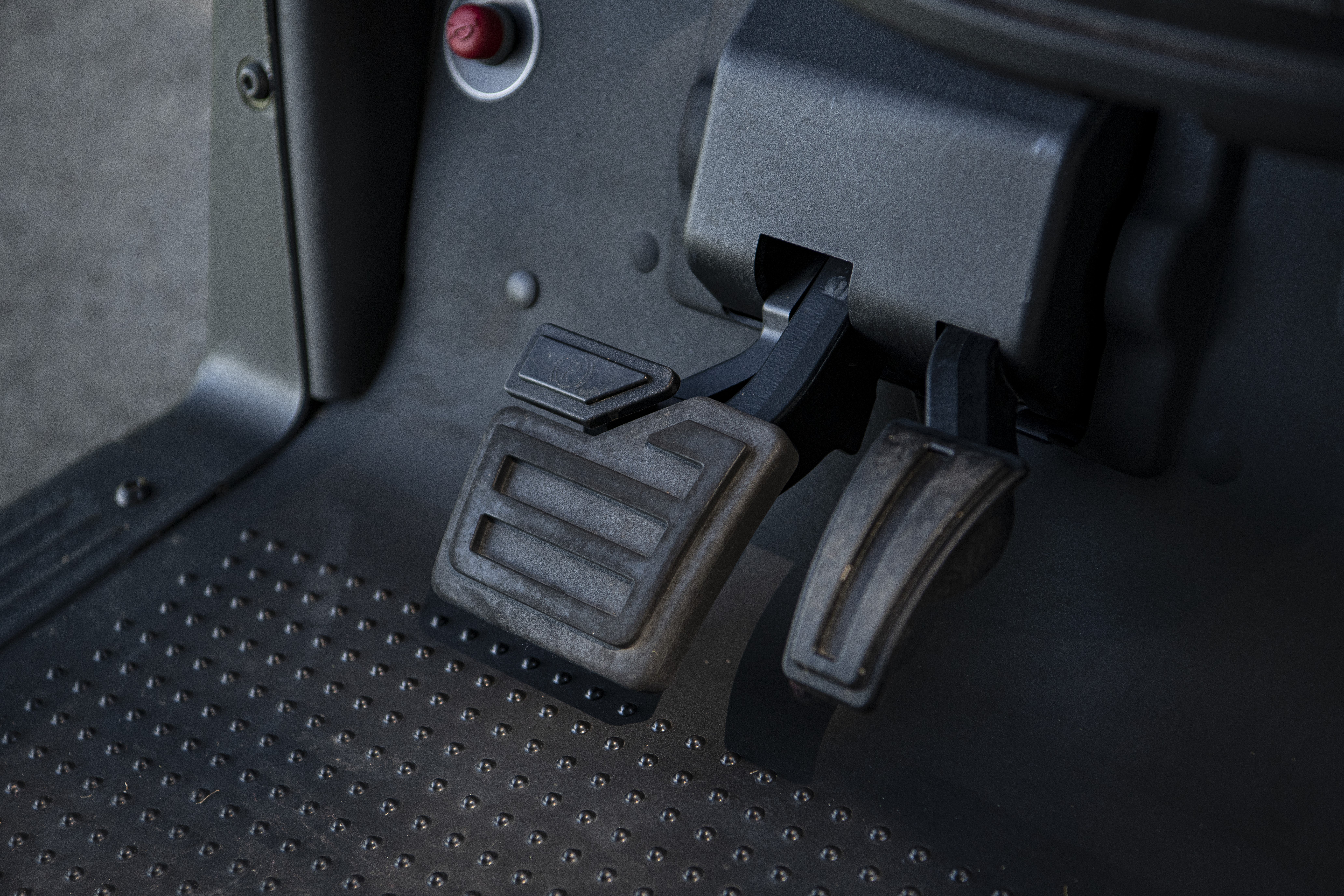 Automatic parking brake controls on an E-Z-GO ELiTE vehicle
