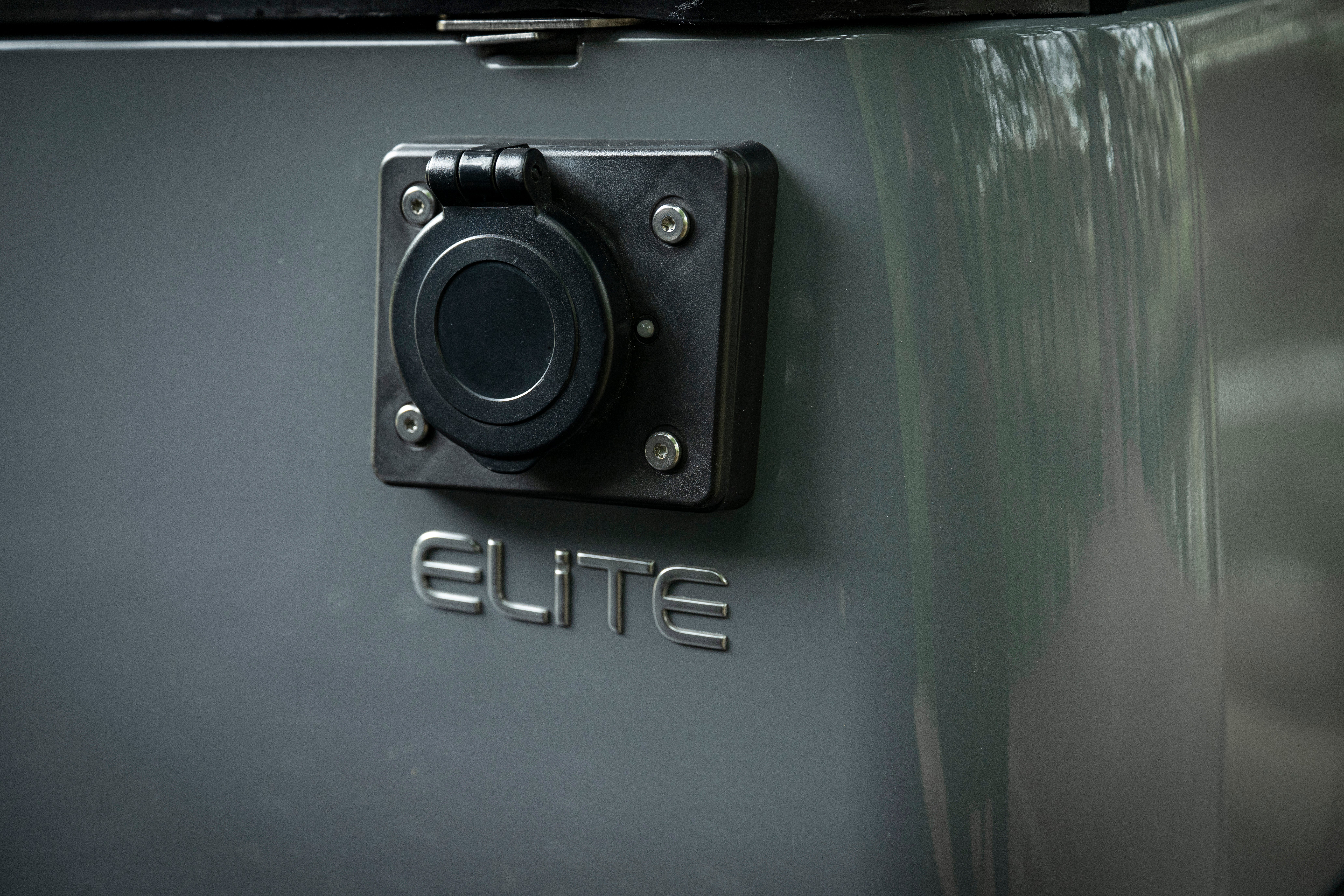 E-Z-GO Express 2 ELiTE charging port